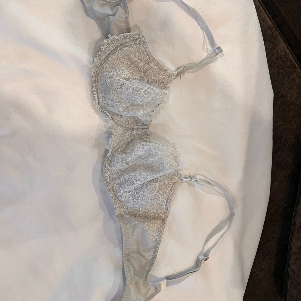 Victoria's Secret Lace Underwire Bra - Cream